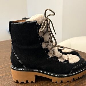 SOLUDOS Women's Black Suede Lace-Up Boots